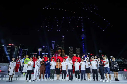 安踏体育携手北京冬奥组委发布北京2022年冬奥会特许商品国旗款运动服装